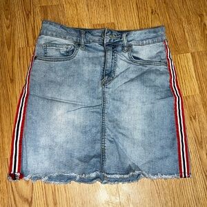 Guess XS Women's Denim Mini Skirt Logo Red Stripe Stretchy Blue Light Wash
